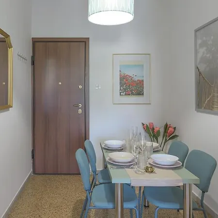 Sunny Luxury 50 Sm With Balcony View 4th Floor Apartment *