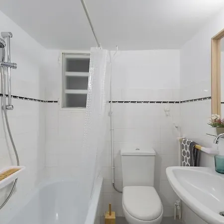 Sunny Luxury 50 Sm With Balcony View 4th Floor Apartment